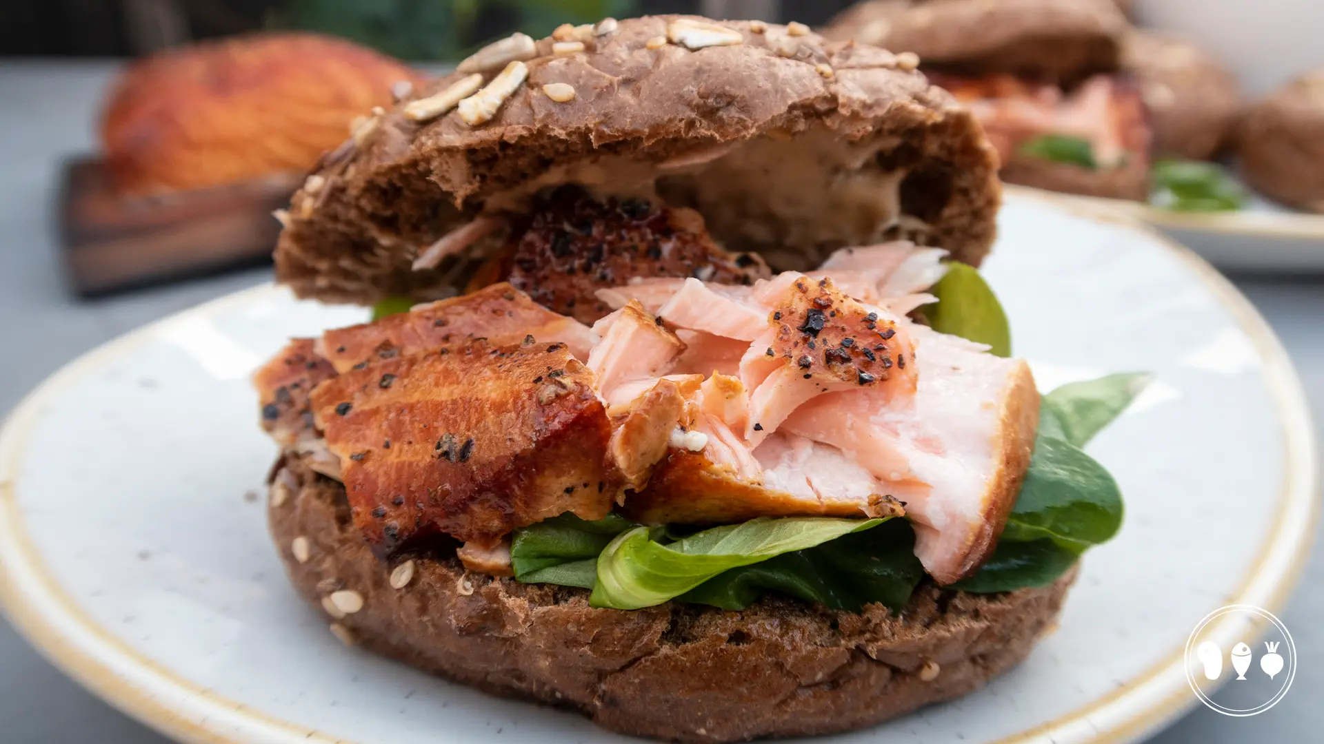 Broodje-pulled-zalm-van-de-bbq